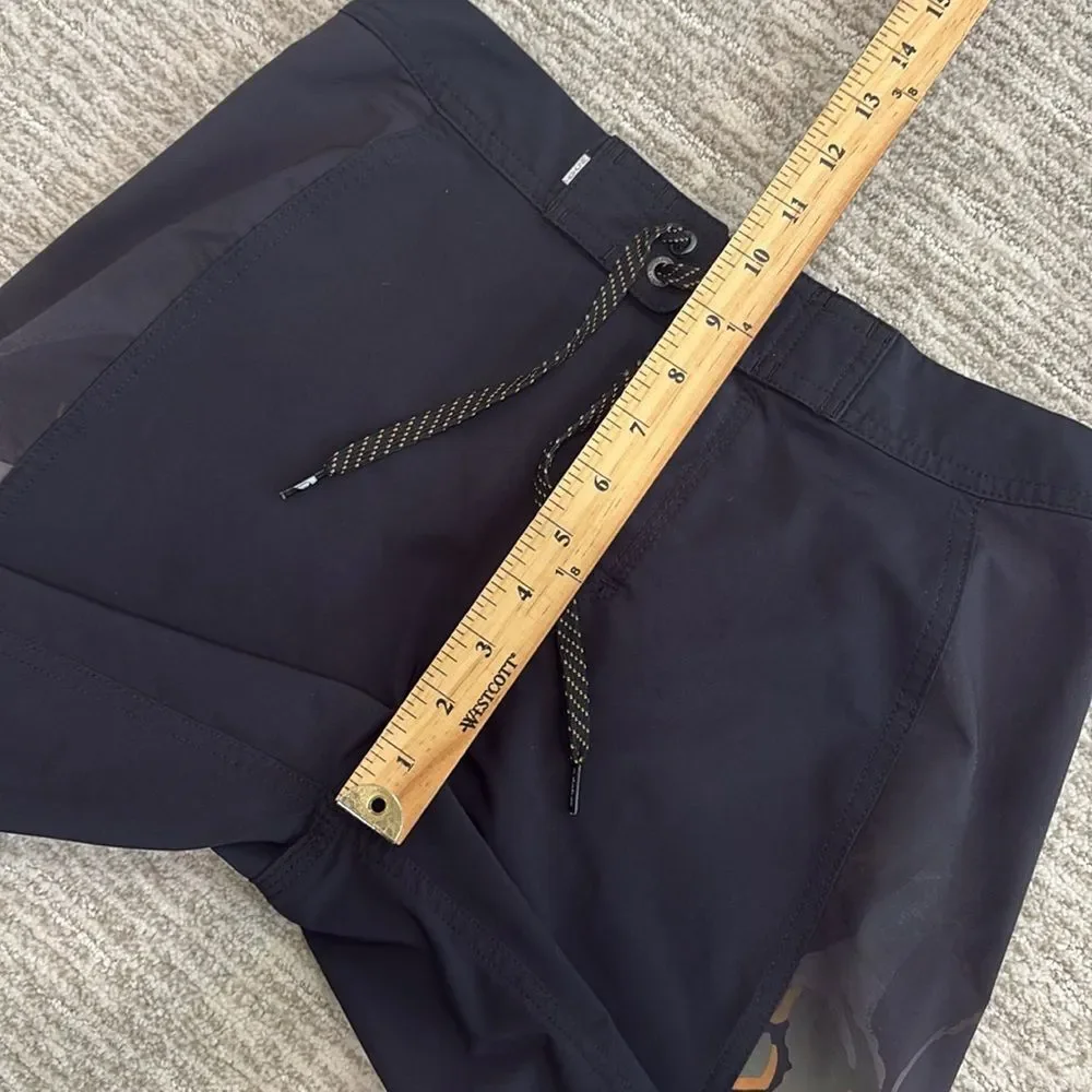 Quiksilver Highline Surfsilk Board Shorts Mens Size 28 Black Camo Side Panels